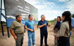 Cruz del Eje: Llaryora supervisó el inicio de las obras del nuevo Hotel-Estancia en el Perilago