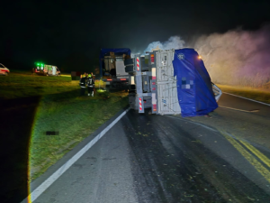 Tragedia en Ruta 35: murió una mujer tras chocar contra un camión y el auto se incendió
