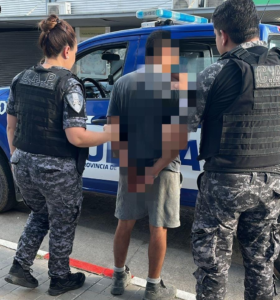 Cosquín: detuvieron a un joven armado durante un control de tránsito en pleno centro