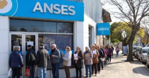 El avance del empleo informal genera pérdidas anuales por $3,3 billones en el sistema jubilatorio