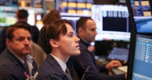 Jornada negativa para los bonos y acciones argentinas por el arrastre del mercado brasileño