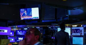 Jornada financiera negativa: cayeron los activos argentinos, repuntó el riesgo país y el dólar mayorista tocó un nuevo récord